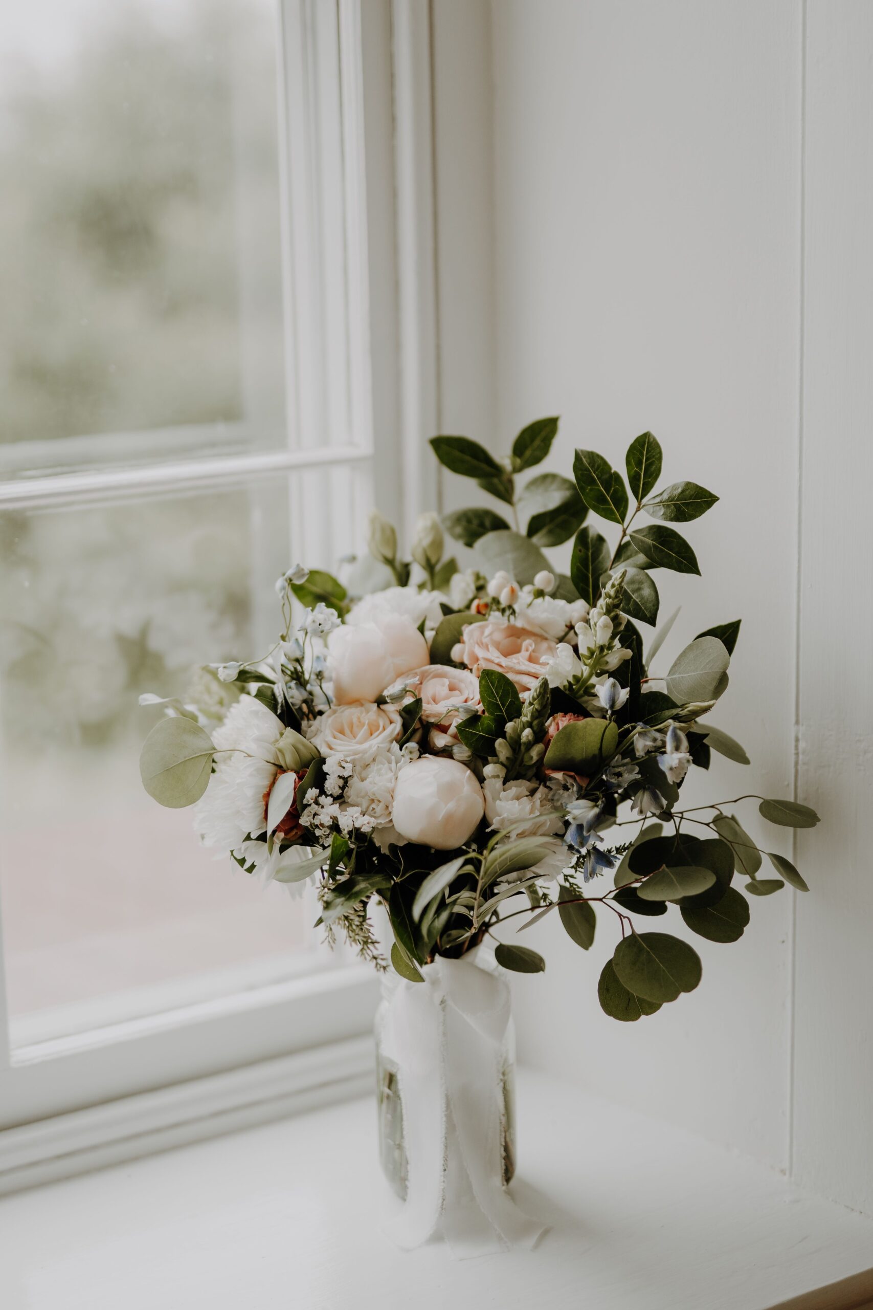 Rosengarten Romanze — Hochzeitsarrangement von FLEUR & FARN